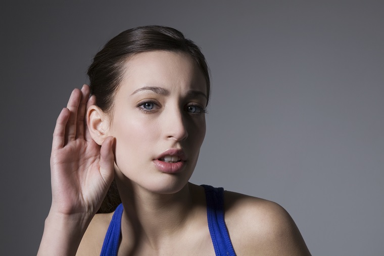 hearingとlisteningの違いとは？ hearing、listeningの意味、使い方の違いは？