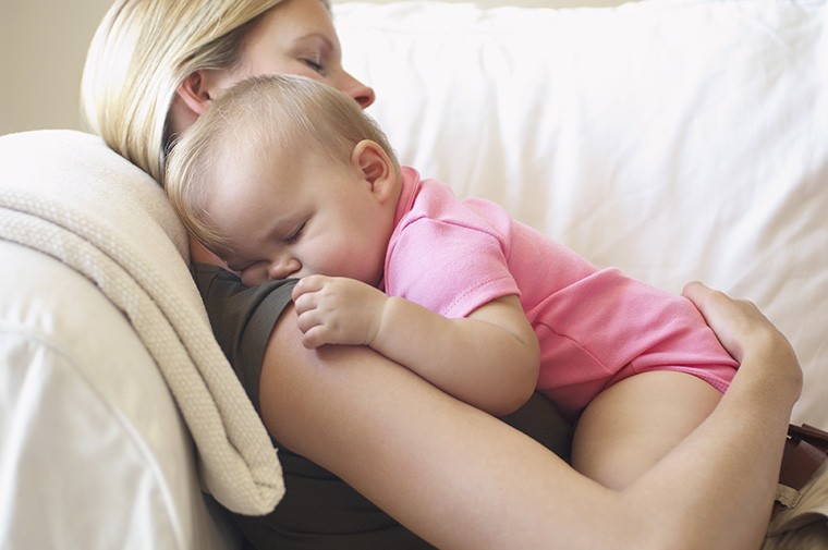 イギリス英語で「赤ちゃんを抱っこする」という意味の表現 to nurse a baby